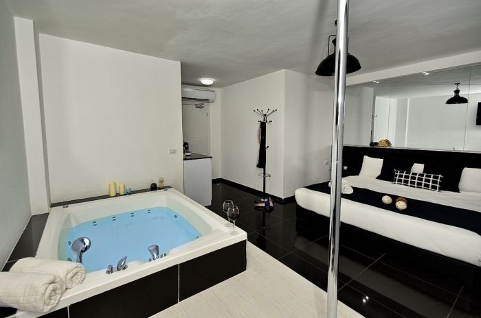 פינה שקטה סוויטה VIP מעוצבת עם ג'קוזי - אם חיפשתם חדרים לפי שעה בנצרת עילית - חובה להכיר