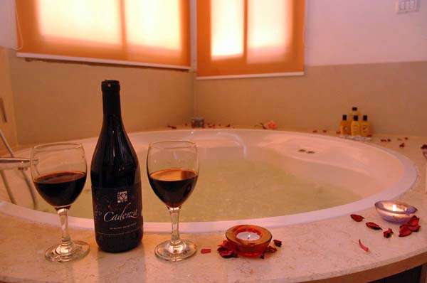 השכרת חדרים בטבריה- בואו התארחו אצלנו באחוזת כינורות ותהינו ממחירים נוחים ומתאימים לכל כיס. מומלץ להשכרה לפי שעה/שעות