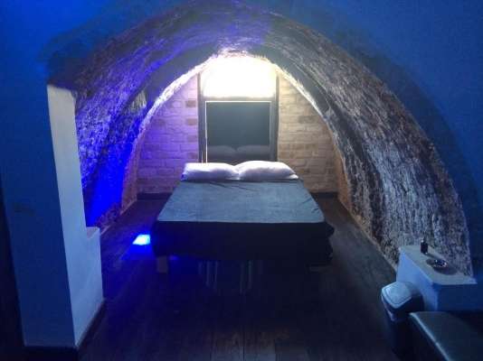 חדרים דיסקרטיים בתל אביב- ברחוב בן צבי. החדרים מעוצבים בכל הדרוש לשעות של אהבה. רק 120 ש