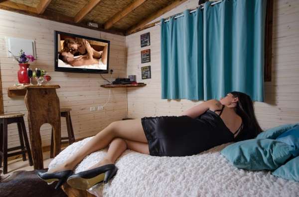 טרופי בים נהריה- הסוויטות הכי שוות, הכי מפוארות והכי מבודדות שוכנות בפינה שקטה בנהריה ומציעה אירוח אינטימי לזוגות אוהבים. מומלץ להשכרה לפי שעות/על בסיס יומ